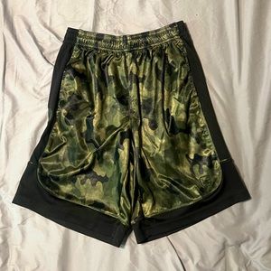 Men’s camouflage basketball shorts